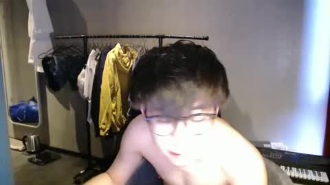 Snapshot of handsome_mannn chatting on 04/29/26, 04:44 handsome_mannn online show from 04/29/26, 04:44