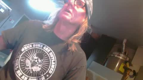 Snapshot of handyman5303 chatting on 02/16/25, 03:16 Handystudman online show from 02/16/25, 03:16