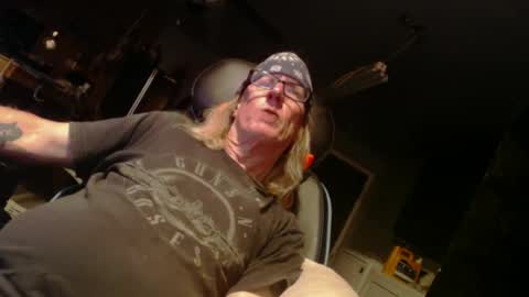 Snapshot of handyman5303 chatting on 02/17/25, 07:04 Handystudman online show from 02/17/25, 07:04