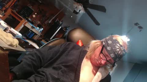 Snapshot of handyman5303 chatting on 02/17/25, 01:10 Handystudman online show from 02/17/25, 01:10