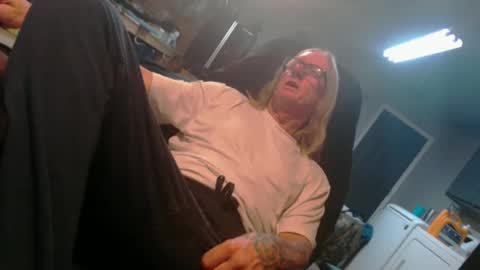 Snapshot of handyman5303 chatting on 02/18/25, 03:53 Handystudman online show from 02/18/25, 03:53