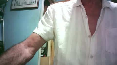 Snapshot of handymanforyou177322 chatting on 01/08/26, 01:08 handymanforyou177322 online show from 01/08/26, 01:08