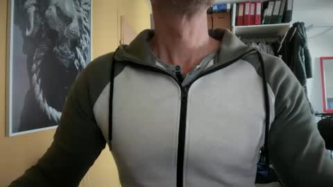 hanky online show from 03/10/25, 11:21