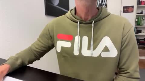 hanky online show from 12/01/25, 07:57