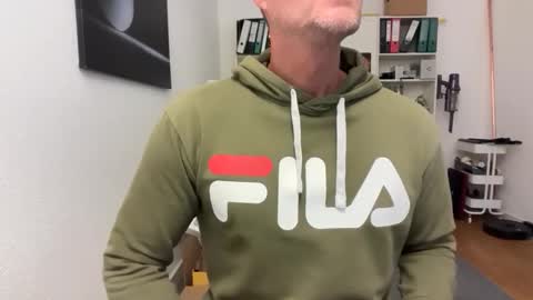 hanky online show from 12/03/25, 08:23