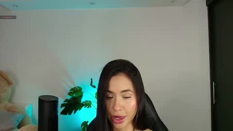 Snapshot of hanna_1sweet chatting on 05/31/26, 12:30 hanna online show from 05/31/26, 12:30