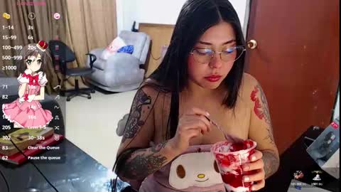 Snapshot of hanna__11_ chatting on 11/18/25, 11:37 Hanna online show from 11/18/25, 11:37