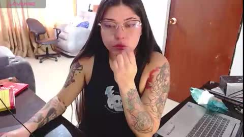 Snapshot of hanna__11_ chatting on 11/19/25, 07:14 Hanna online show from 11/19/25, 07:14