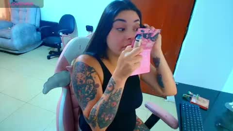 Snapshot of hanna__11_ chatting on 05/27/26, 07:00 Hanna online show from 05/27/26, 07:00
