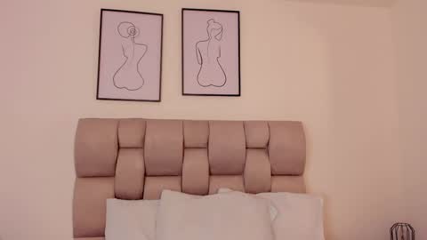 hanna__evans_ online show from 09/17/25, 12:40