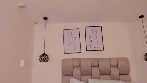 hanna__evans_ online show from 09/28/25, 11:37