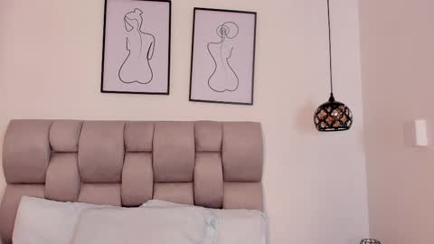 hanna__evans_ online show from 11/14/25, 12:15