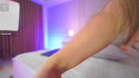 Snapshot of hanna__w chatting on 11/13/25, 03:16 hanna online show from 11/13/25, 03:16