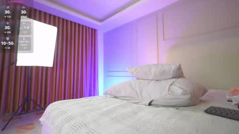 Snapshot of hanna__w chatting on 11/14/25, 03:16 hanna online show from 11/14/25, 03:16