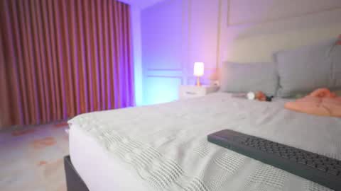 Snapshot of hanna__w chatting on 12/17/25, 01:44 hanna online show from 12/17/25, 01:44