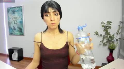 Snapshot of hanna_chloe chatting on 05/11/26, 08:50 Sara online show from 05/11/26, 08:50