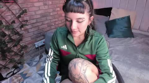 Snapshot of hanna_clark__ chatting on 05/11/26, 02:45 Hanna clark online show from 05/11/26, 02:45