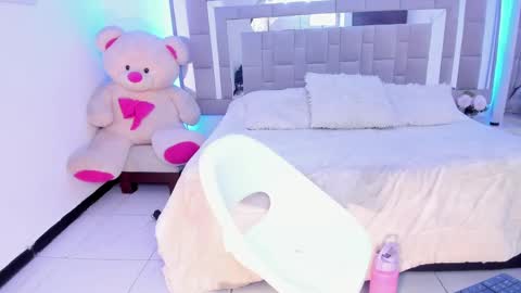 Snapshot of hanna_fost chatting on 03/05/25, 03:29 im Hanna online show from 03/05/25, 03:29