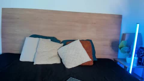     online show from 12/04/25, 05:21