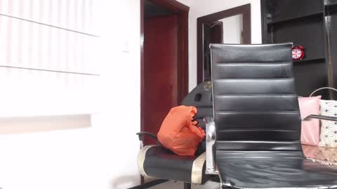 hanna_lamber online show from 01/16/25, 07:07