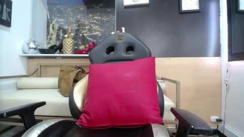 hanna_lamber online show from 02/05/25, 05:52