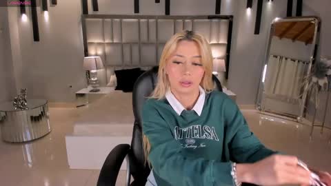  Hanna Connor  online show from 04/05/26, 11:24