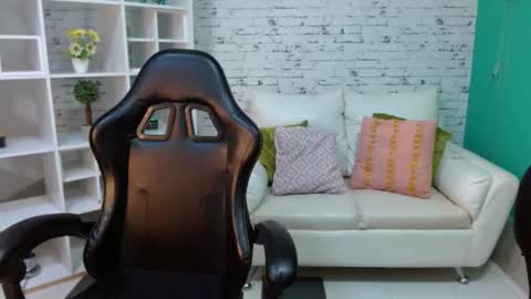 Hannah  online show from 10/14/25, 11:22