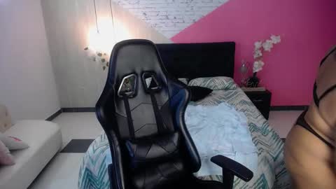 Hannah  online show from 10/17/25, 05:48