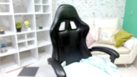 Hannah  online show from 11/16/25, 11:16