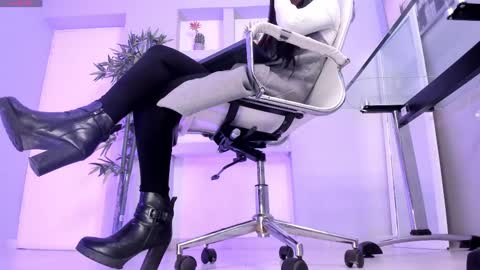 HANNAH HOWELL online show from 02/18/25, 09:43