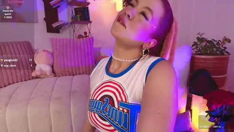 Snapshot of hannah_lovee chatting on 02/19/25, 06:33 hannah_lovee online show from 02/19/25, 06:33