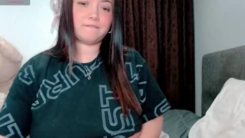 Snapshot of hannah_v chatting on 02/16/26, 12:18 hannah_v online show from 02/16/26, 12:18