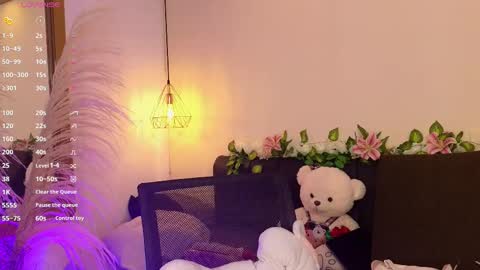 Hannah Williams online show from 09/28/25, 07:30