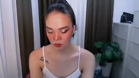 HANNAH online show from 05/17/26, 12:19
