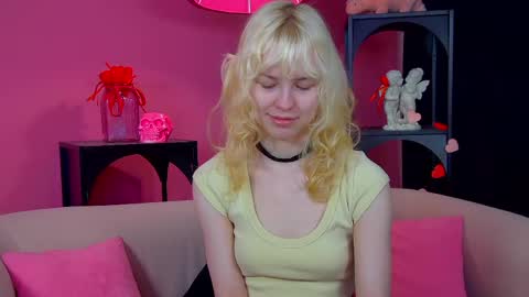 Snapshot of hannahhollis chatting on 05/16/26, 06:10 Hannah online show from 05/16/26, 06:10