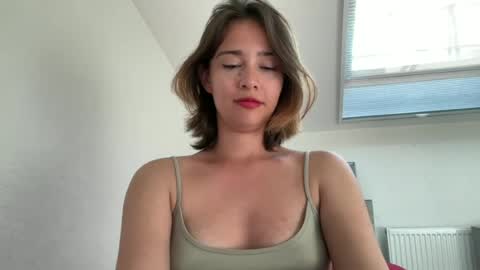 Snapshot of hannahinto chatting on 07/09/26, 02:43 hannahinto online show from 07/09/26, 02:43