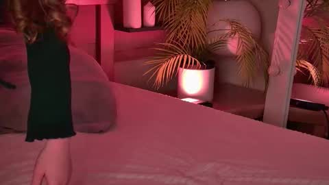 Snapshot of hannahmonttana chatting on 11/13/25, 04:33 Pearl online show from 11/13/25, 04:33