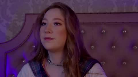 Snapshot of hannahmonttana chatting on 11/17/25, 03:56 Pearl online show from 11/17/25, 03:56