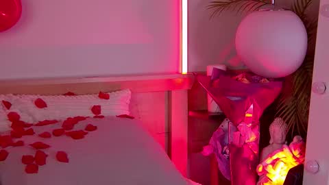 Snapshot of hannahmonttana chatting on 02/15/26, 12:36 Pearl online show from 02/15/26, 12:36