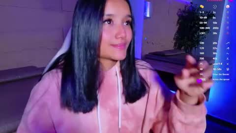Snapshot of hannahmonttgomery chatting on 06/23/26, 04:49 hannahmonttgomery Help me reach 100 Hands up online show from 06/23/26, 04:49