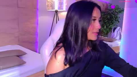 Snapshot of hannahmonttgomery chatting on 07/11/26, 04:43 hannahmonttgomery Help me reach 100 Hands up online show from 07/11/26, 04:43