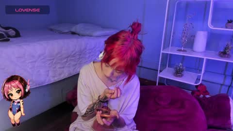 Snapshot of hannahpage chatting on 05/26/26, 12:34 Hannah online show from 05/26/26, 12:34
