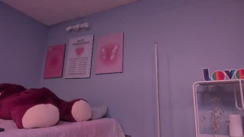 Snapshot of hannahpage chatting on 06/11/26, 12:14 Hannah online show from 06/11/26, 12:14