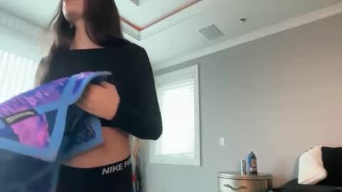 Hannah Taylor online show from 02/09/26, 08:57