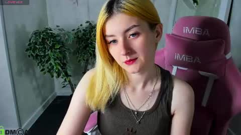 Snapshot of hannakoch chatting on 07/18/26, 12:59 Hanna online show from 07/18/26, 12:59