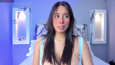 HannaPaola online show from 11/04/25, 10:53