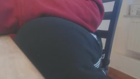 hannes_k online show from 02/04/26, 07:03