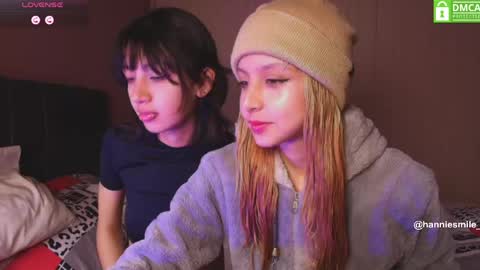 Snapshot of hanniesmile_ chatting on 04/30/26, 08:57 Hannie online show from 04/30/26, 08:57