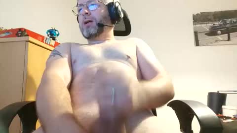 Snapshot of hannisch chatting on 11/06/25, 09:59 hannisch online show from 11/06/25, 09:59