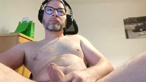 Snapshot of hannisch chatting on 04/12/26, 10:04 hannisch online show from 04/12/26, 10:04